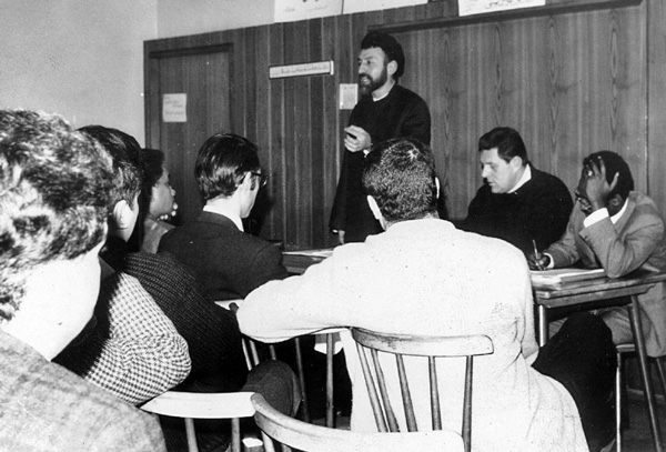 Martyr Beheshti spoke with 4 foreign languages