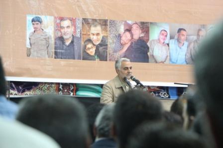 سردار سلیمانی در مراسم بزرگداشت سردار شهید حسین بادپا:حضور در جلسه شهدا و گرامیداشت یاد شهدا، مشرف شدن به محضر شهدا است. سردار سلیمانی در مراسم بزرگداشت سردار شهید حسین بادپا:حضور در جلسه شهدا و گرامیداشت یاد شهدا، مشرف شدن به محضر شهدا است.