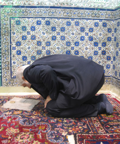 گزید احکام رساله مصور جانبازان؛ احکام نماز(1) کیفیت نماز نشسته گزید احکام رساله مصور جانبازان؛ احکام نماز(1) کیفیت نماز نشسته
