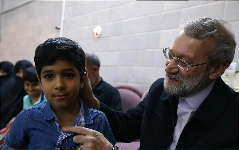 گزارش تصویری/ دیدار دکتر لاریجانی با خانواده شهید مدافع حرم قاسم غریب