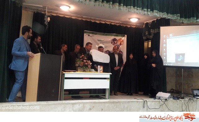 دو کتاب پهلوان شهر آفتاب و اشك قاصدك در شهرستان هرسین رونمایی شد دو کتاب پهلوان شهر آفتاب و اشك قاصدك در شهرستان هرسین رونمایی شد
