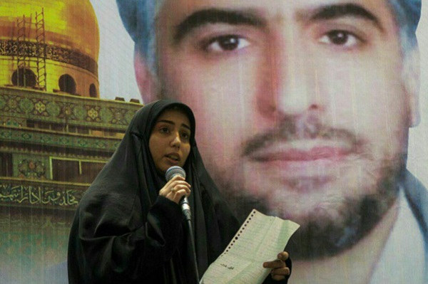 شعر خوانی دختر شهید مدافع حرم/ حرفهایم را بگویم تو دعایم میکنی شعر خوانی دختر شهید مدافع حرم/ حرفهایم را بگویم تو دعایم میکنی