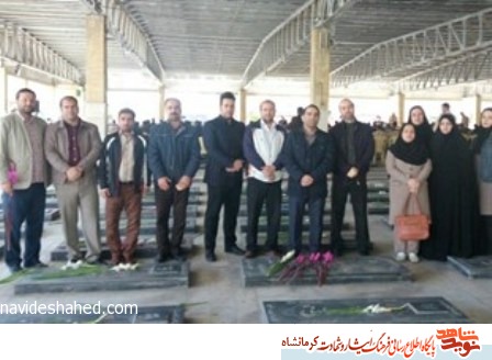 مراسم گل‌افشانی و عطرافشانی مزار شهدای کرمانشاه برگزار شد
