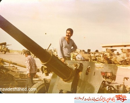 هیچگاه خدا و امام زمان ( عج ) و نایب بر حقش امام امت را فراموش نکنید هیچگاه خدا و امام زمان ( عج ) و نایب بر حقش امام امت را فراموش نکنید