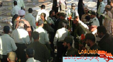 گزارش تصویری غبارروبی مزار شهدای تبریز بمناسبت هفته نیروی انتظامی گزارش تصویری غبارروبی مزار شهدای تبریز بمناسبت هفته نیروی انتظامی