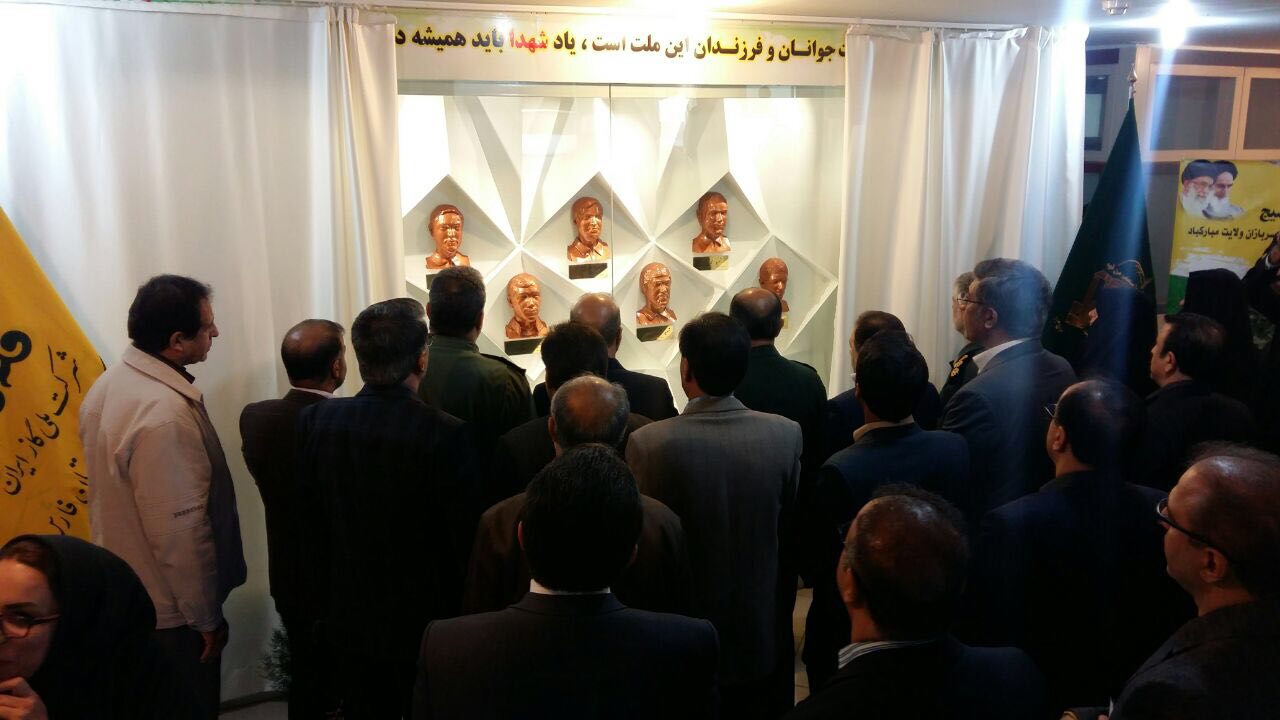 رونمایی از تندیس شهدای شرکت گاز در شیراز رونمایی از تندیس شهدای شرکت گاز در شیراز