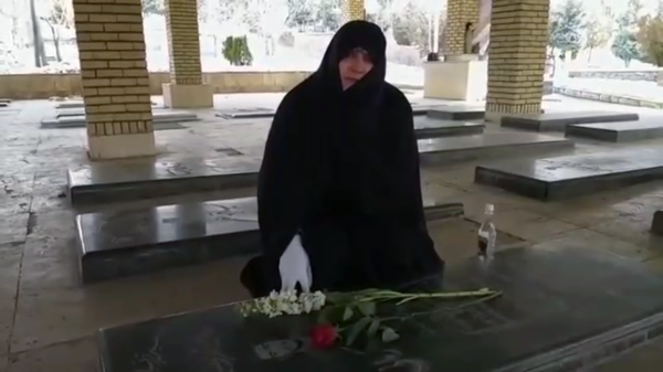 کلیپ/ تجدید میثاق خواهران شهدا به مناسبت میلاد حضرت زینب(س) کلیپ/ تجدید میثاق خواهران شهدا به مناسبت میلاد حضرت زینب(س)