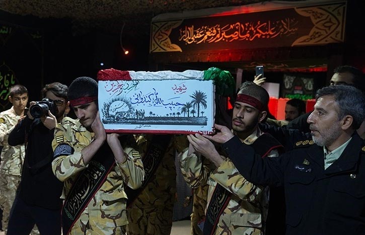 دیدار مادر شهید با فرزندش پس از 30 سال انتظار در معراج شهدا دیدار مادر شهید با فرزندش پس از 30 سال انتظار در معراج شهدا