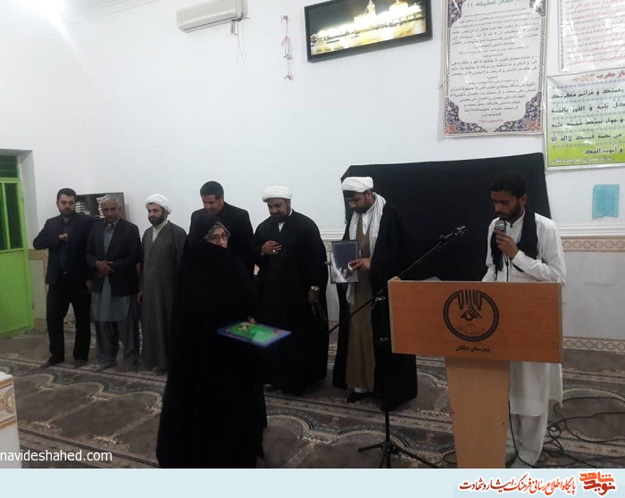 مراسم تکریم از مادران و همسران شهدا با حضور اقشار مختلف مردم و مسئولان در شهرستان دلگان برگزار شد.