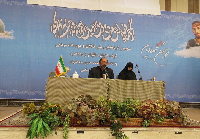 از خانواده شهید محمدحسین حدادیان تجلیل شد از خانواده شهید محمدحسین حدادیان تجلیل شد