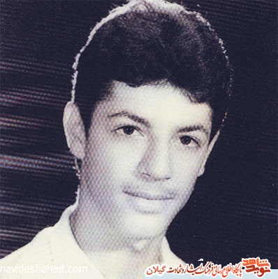 در سالگرد شهادت شهیدش کبوترهای سفید را آزاد مي کند در سالگرد شهادت شهیدش کبوترهای سفید را آزاد مي کند
