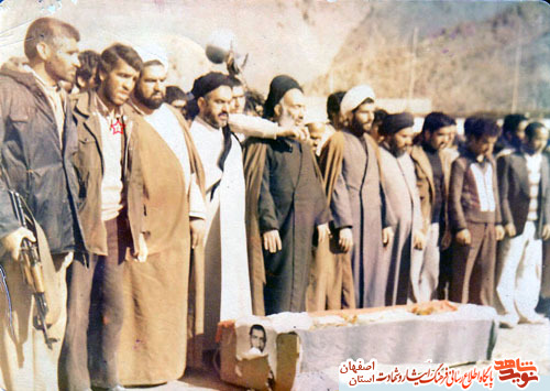 مروری بر زندگی سه برادر شهیداحمد، حسین و علی محمد میرزایی برزکی +شهادت دور برادر در عملیات آزادسازی خرمشهر از شهر کاشان مروری بر زندگی سه برادر شهیداحمد، حسین و علی محمد میرزایی برزکی +شهادت دور برادر در عملیات آزادسازی خرمشهر از شهر کاشان