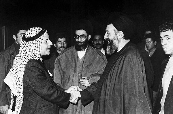 در وجود آيتالله بهشتي لطافتي بود كه همه را جذب ميكرد... در وجود آيتالله بهشتي لطافتي بود كه همه را جذب ميكرد...