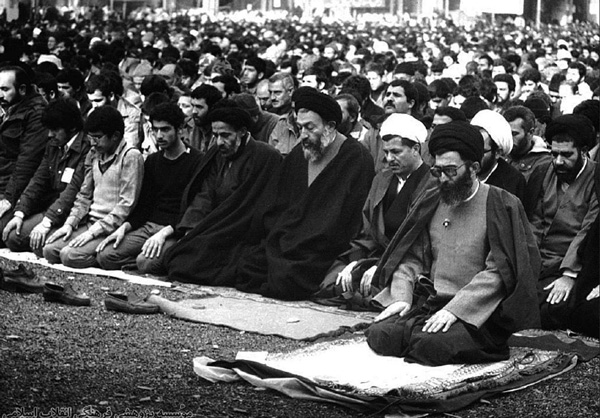 در وجود آيتالله بهشتي لطافتي بود كه همه را جذب ميكرد... در وجود آيتالله بهشتي لطافتي بود كه همه را جذب ميكرد...