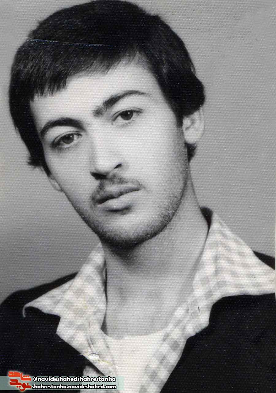 سنگر پر از عطر گل محمدی شده بود! سنگر پر از عطر گل محمدی شده بود!