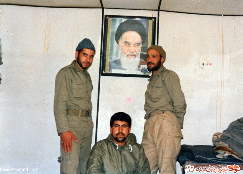 فرمانده ای که با شنیدن صدای امام اشکش سرازیر می شود فرمانده ای که با شنیدن صدای امام اشکش سرازیر می شود