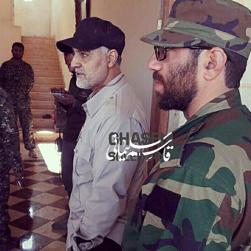 تصویری متفاوت از سردار سلیمانی در کنار شهید مدافع حرم تصویری متفاوت از سردار سلیمانی در کنار شهید مدافع حرم