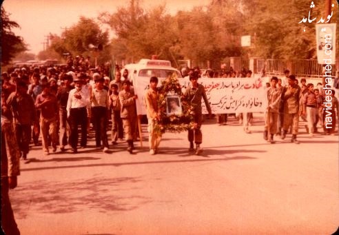 چه کسی به قرآن ظلم می کند؟ چه کسی به قرآن ظلم می کند؟