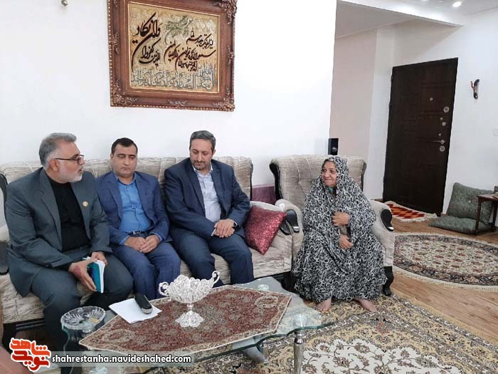 دیدار مسئولان شهرستان فیروزکوه با خانواده شهید دیدار مسئولان شهرستان فیروزکوه با خانواده شهید
