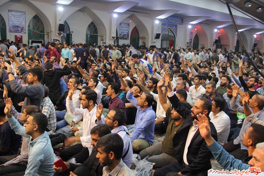 گزارش تصویری/یادواره 285شهید و استقبال بی نظیر جوانان غیور هرمزگانی گزارش تصویری/یادواره 285شهید و استقبال بی نظیر جوانان غیور هرمزگانی