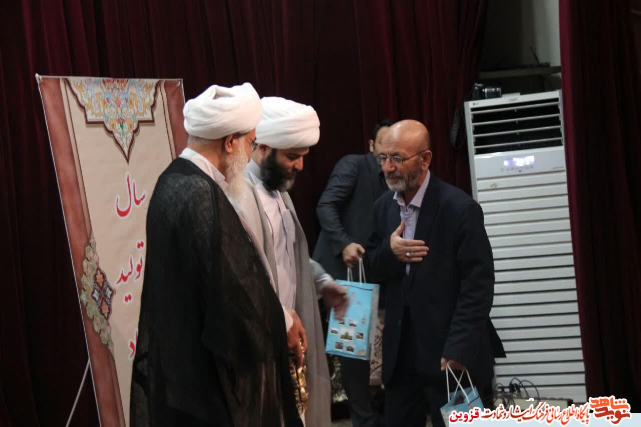 رئیس سازمان تبلیغات کشور از خانواده‌های شهدای مدافع حرم تجلیل کرد