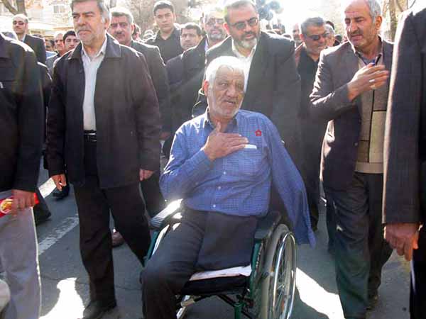 جانباز شهید دفاع مقدس: با عنایت آقا از جا بلند شدم! جانباز شهید دفاع مقدس: با عنایت آقا از جا بلند شدم!