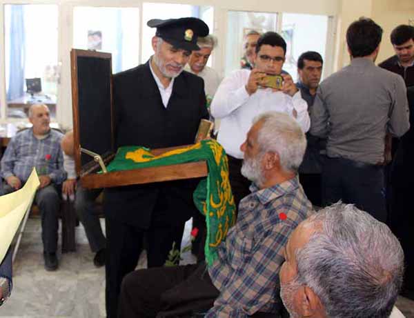 جانباز شهید دفاع مقدس: با عنایت آقا از جا بلند شدم! جانباز شهید دفاع مقدس: با عنایت آقا از جا بلند شدم!