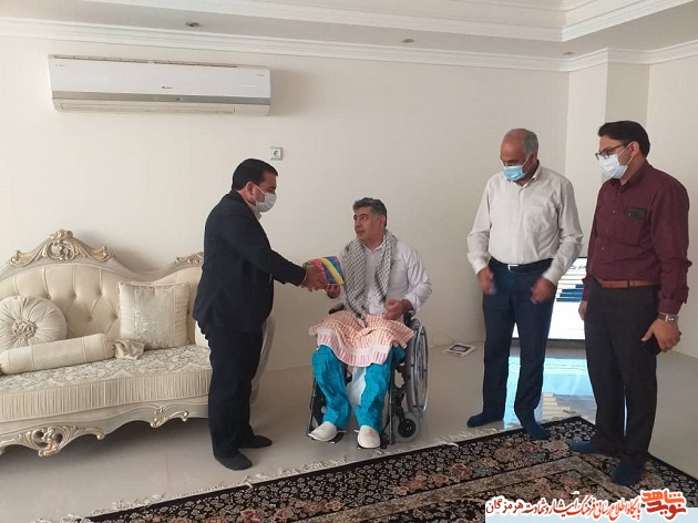 تجلیل از یادگاران هشت سال دفاع مقدس تجلیل از یادگاران هشت سال دفاع مقدس