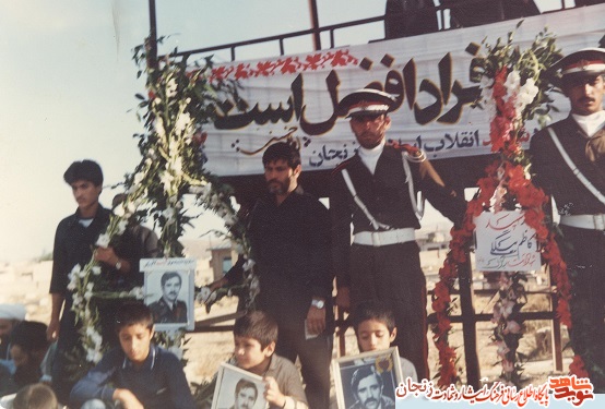 شهیدی که عطر پیکرش تمام شهر را گرفت/ ماجرای بوسه بر دست شهید شهیدی که عطر پیکرش تمام شهر را گرفت/ ماجرای بوسه بر دست شهید