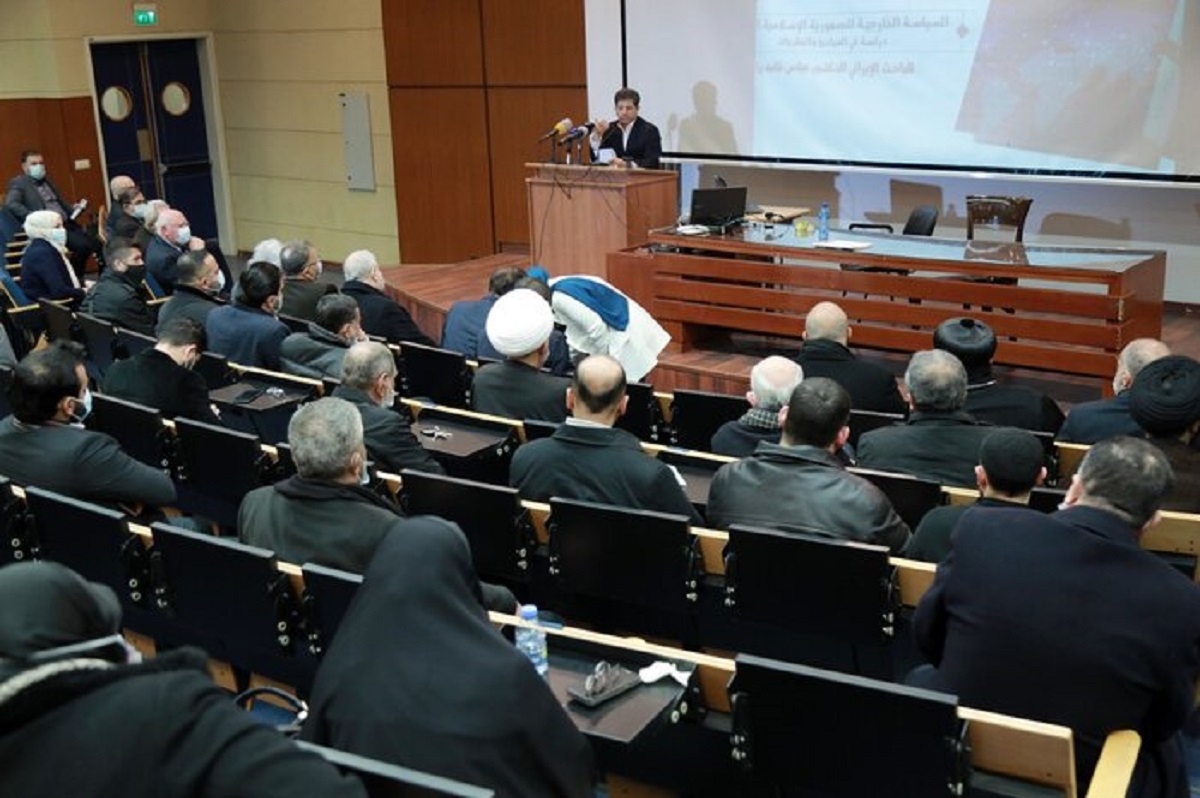 کتاب «سیاست خارجی جمهوری اسلامی ایران» به قلم «عباس خامه یار» در دانشگاه لبنان رونمایی شد