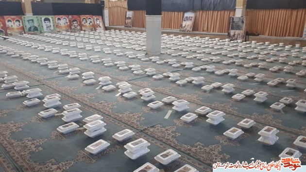 گزارش تصویری/ طبخ و توزیع غذای گرم روزانه در حسینیه شهیدان پاپی