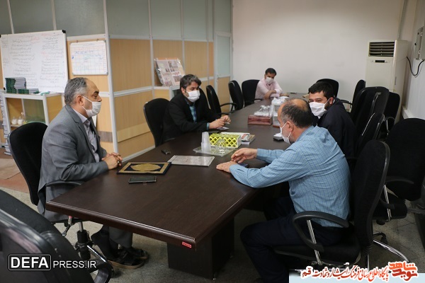 تصاویر شهدا در خیابان‌ها به نمایش درمی‌آیند