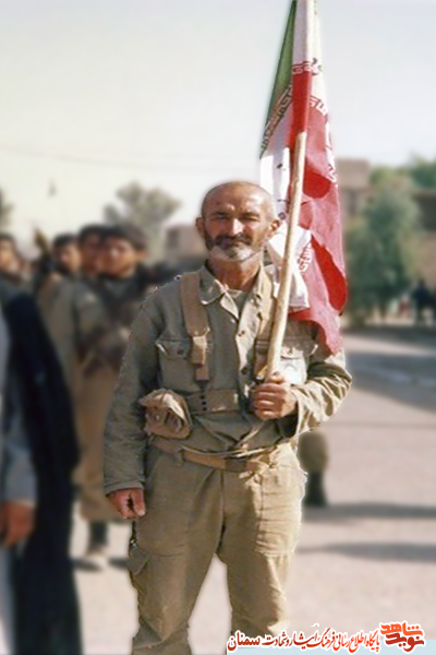 پرچم خون‌ آلود شهدا را همیشه در اهتزاز نگه دارید