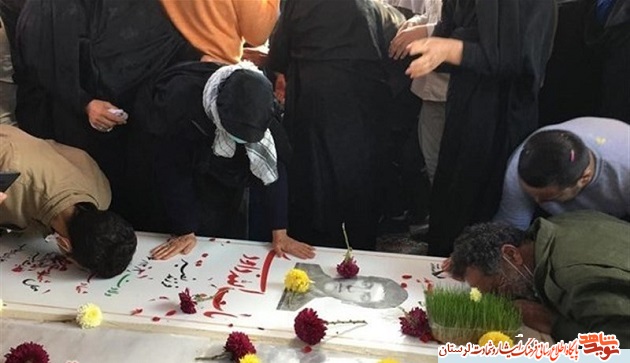 استقبال مردم استان لرستان از مادر شهید «باب الله داودی» به روایت تصویر