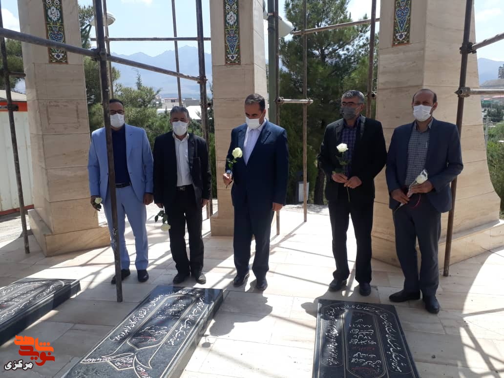 شهدا گنجینه های انقلاب هستند