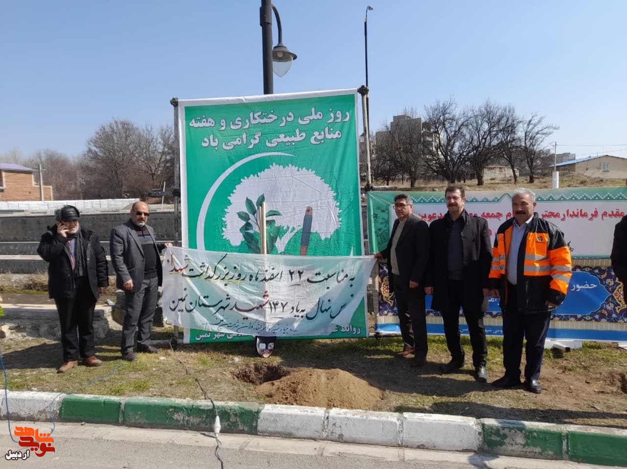 غرس 147 نهال به یاد ۱۴۷شهید والامقام در شهرستان نمین