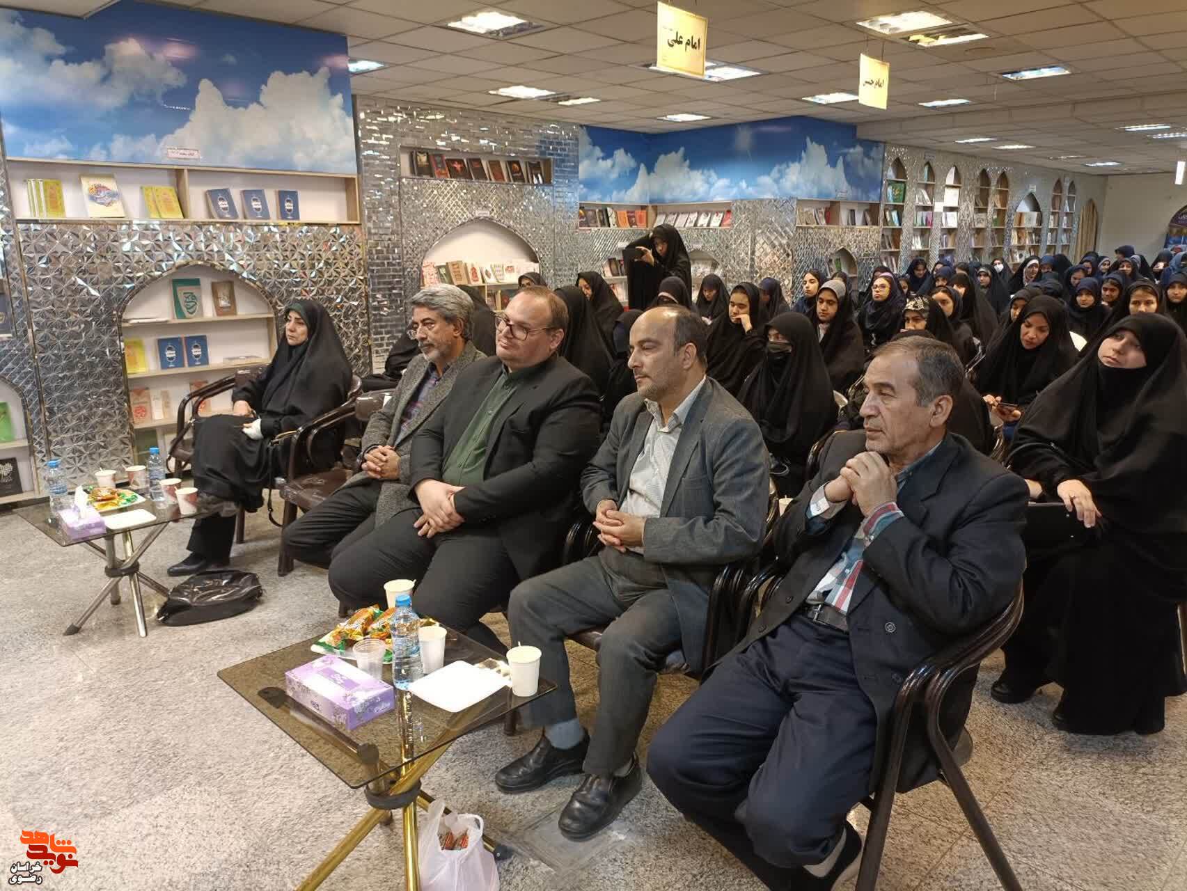 مراسم خوانش کتاب دختران هم شهید می‌شوند
