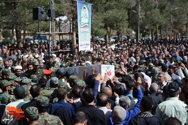گزارش تصویری/سنگ تمام مردم لرستان برای فرمانده شهید