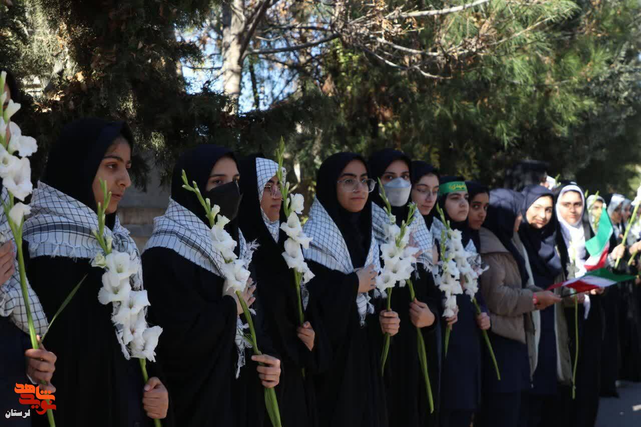 همایش دختران فاطمی با حضور سه شهید گمنام برگزار شد