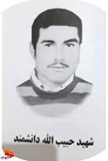 با حضور قلب نماز می‌خواند