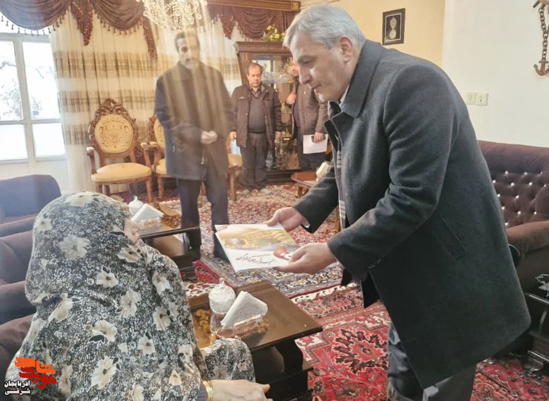 سلمانی با خانواده ۵ تن از شهیدان استان دیدار تازه کرد