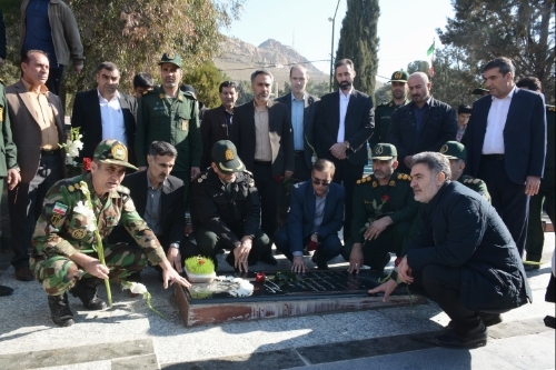 آیین گلباران و عطر افشانی گلزار شهدای خرم آباد به مناسبت روز شهید