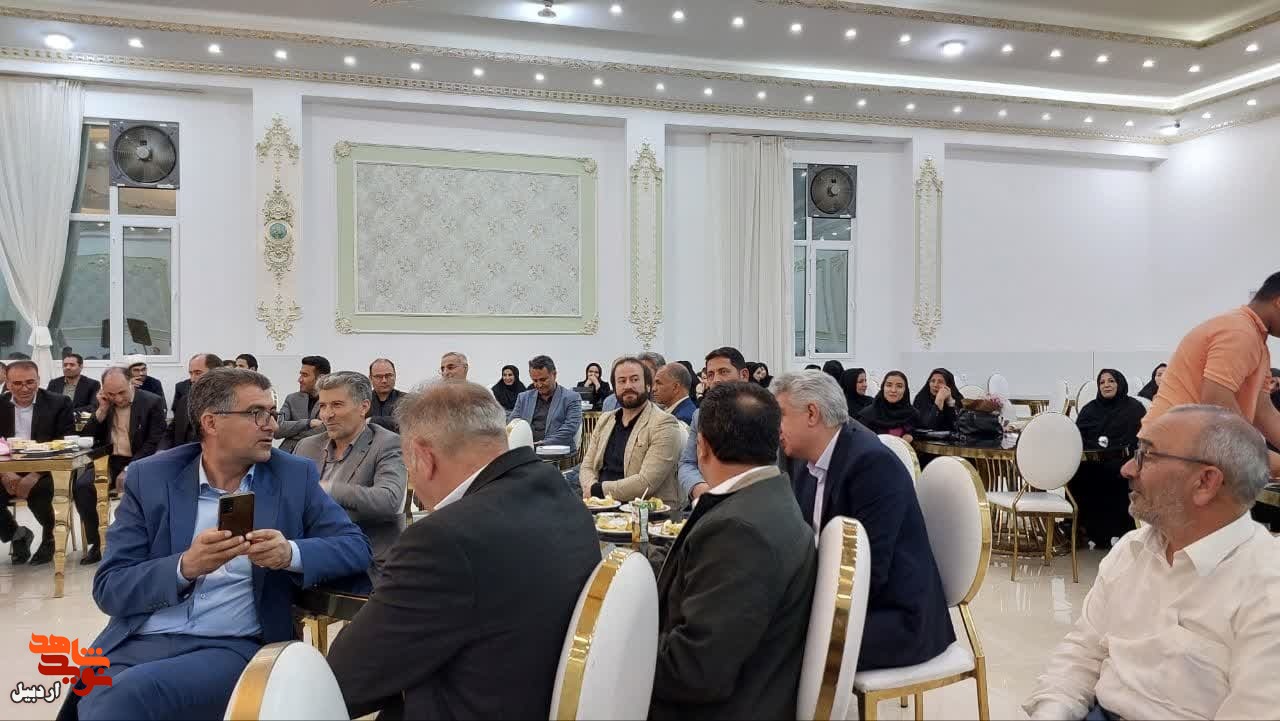 همایش تجلیل از معلمان جانباز و خواهران و برادران شهید معلم در پارس آباد