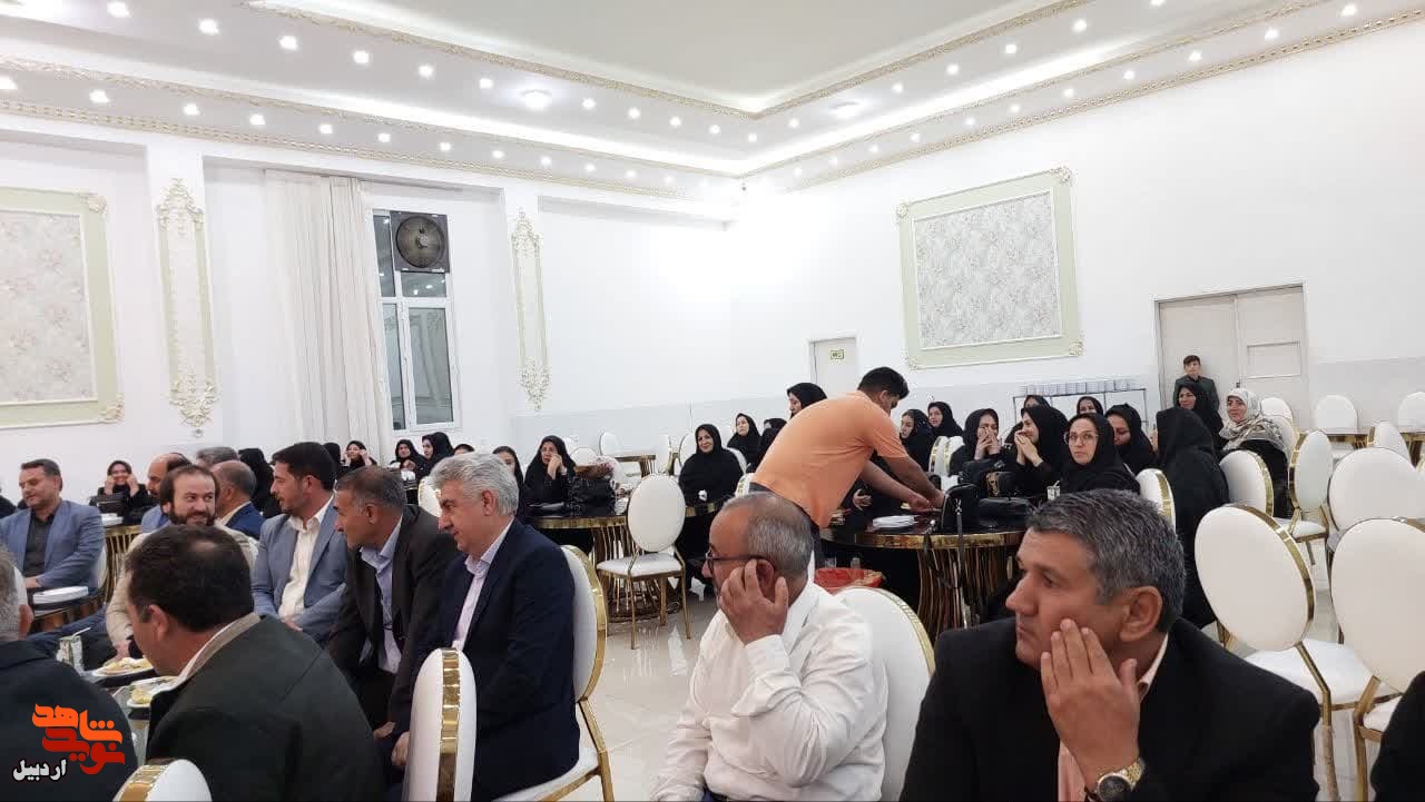 همایش تجلیل از معلمان جانباز و خواهران و برادران شهید معلم در پارس آباد