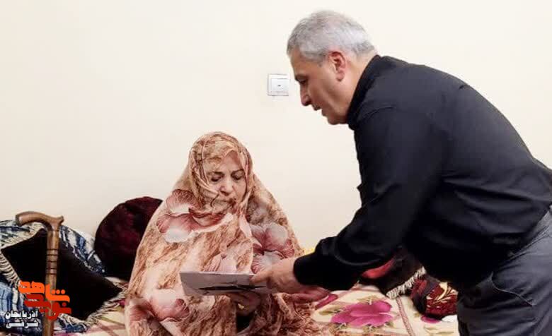 دیدار سلمانی با مادر شهید نادر آبزن