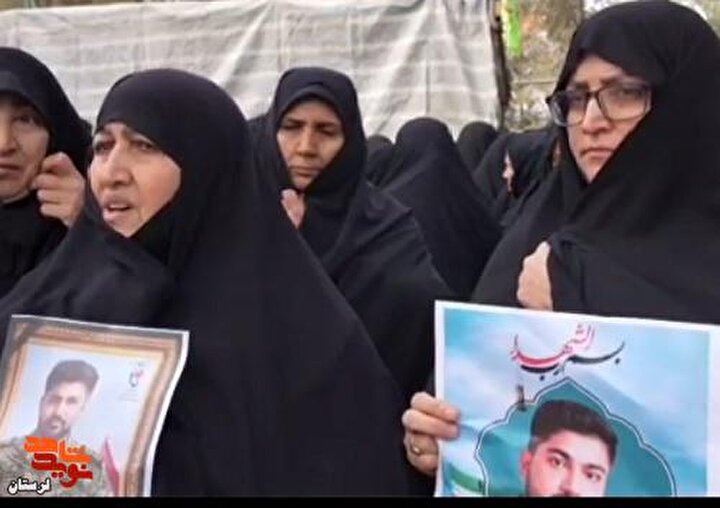 رجز خوانی بانوان کوهدشتی در آئین تشییع شهید امنیت