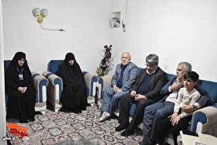 خانواده شهدا باعث سرافرازی نظام اسلامی و خواری...