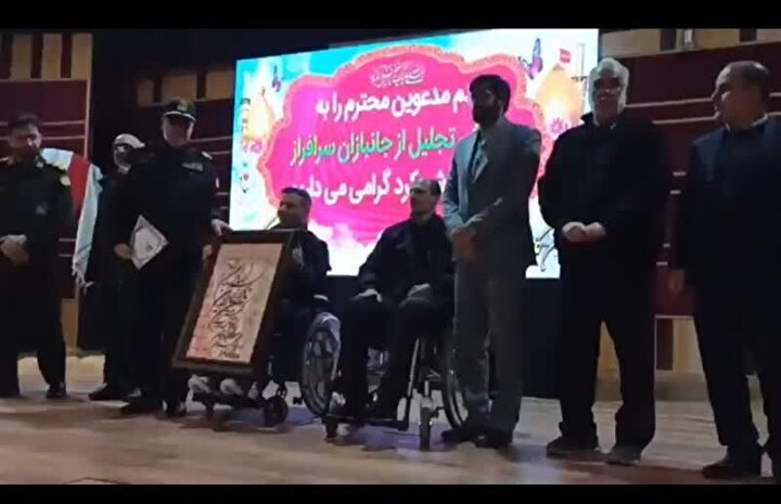 تجلیل خانواده‌های شهدا و ایثارگران چهارمحال و بختیاری از فرمانده انتظامی استان در برنامه «جان‌پناه»