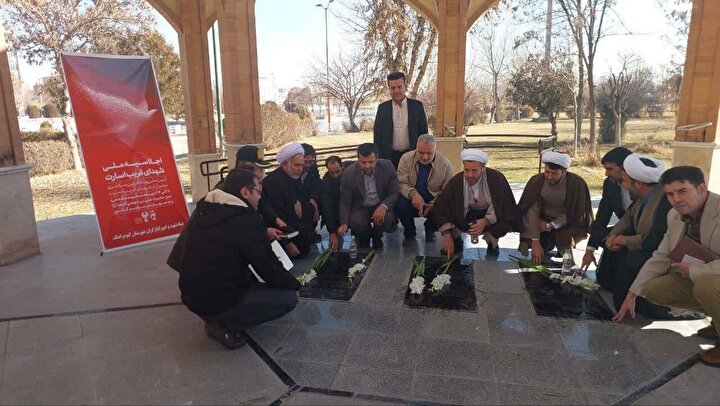 مزار شهدای غریب در اسارت شهرستان کبودرآهنگ غبارروبی و عطرافشانی شد