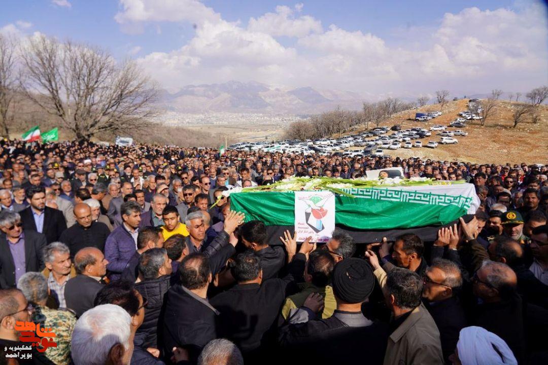 پیکر معلم شهید یاسوجی در زادگاهش آرام گرفت پیکر معلم شهید یاسوجی در زادگاهش آرام گرفت